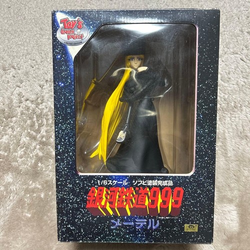 Figurine peinte vinyle - en,